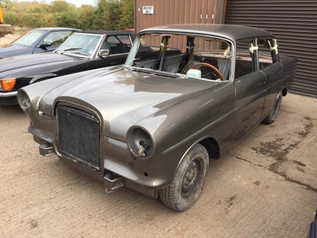 Mercedes 230 Fintail