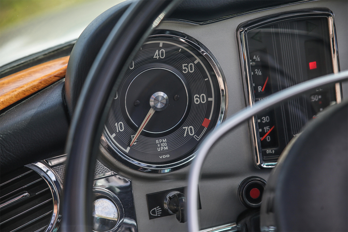 Mercedes 280SL speedometer