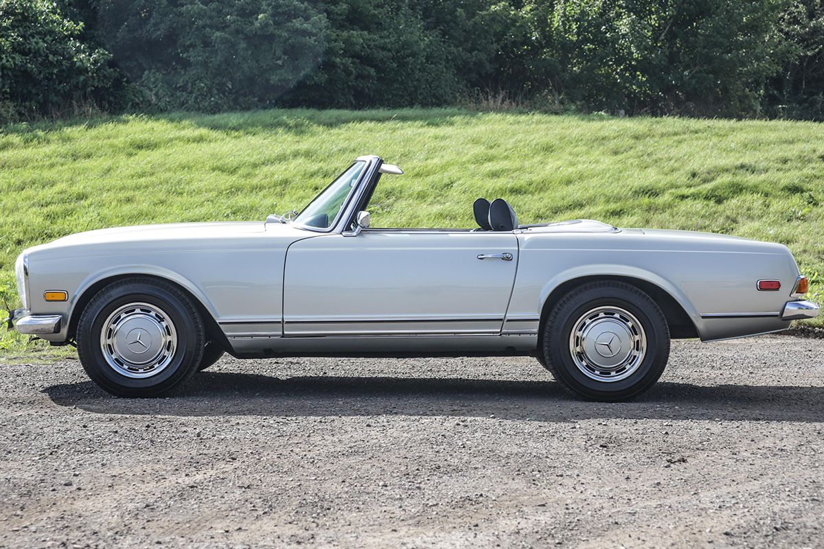 Side profile of a 1970s 280 SL