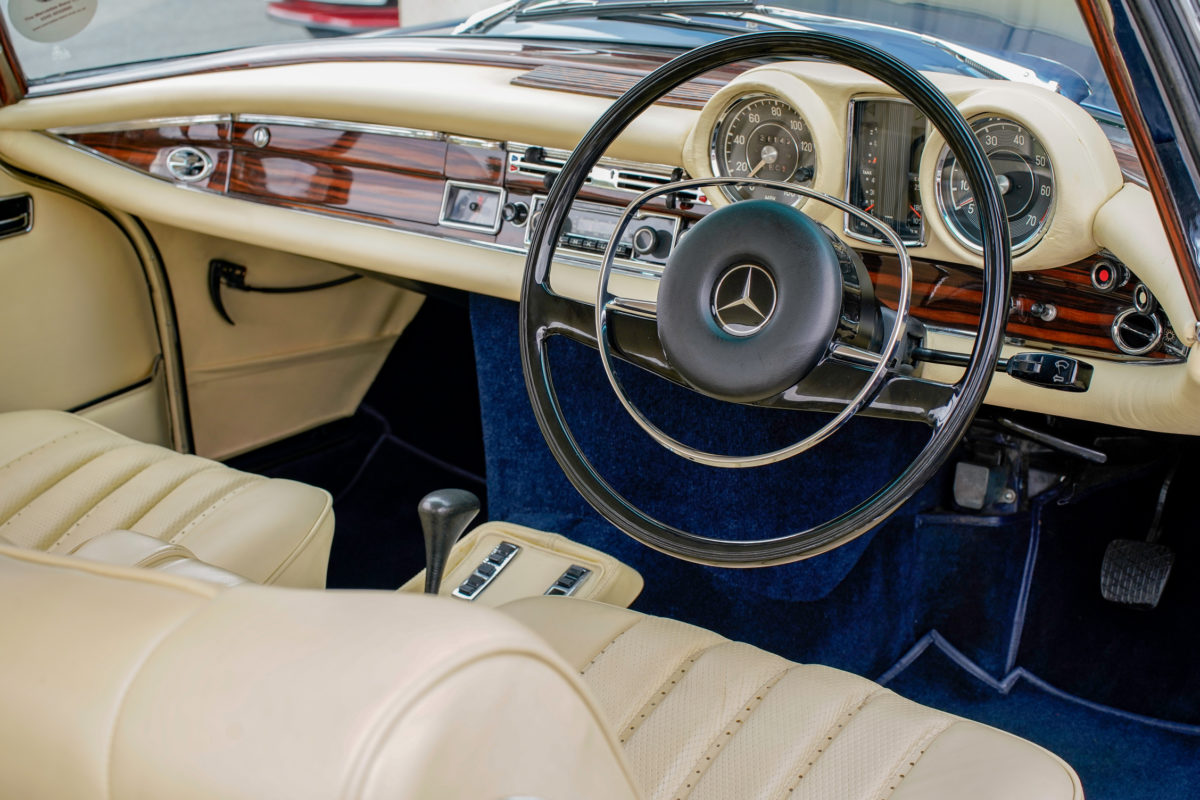 Mercedes 280SE Interior