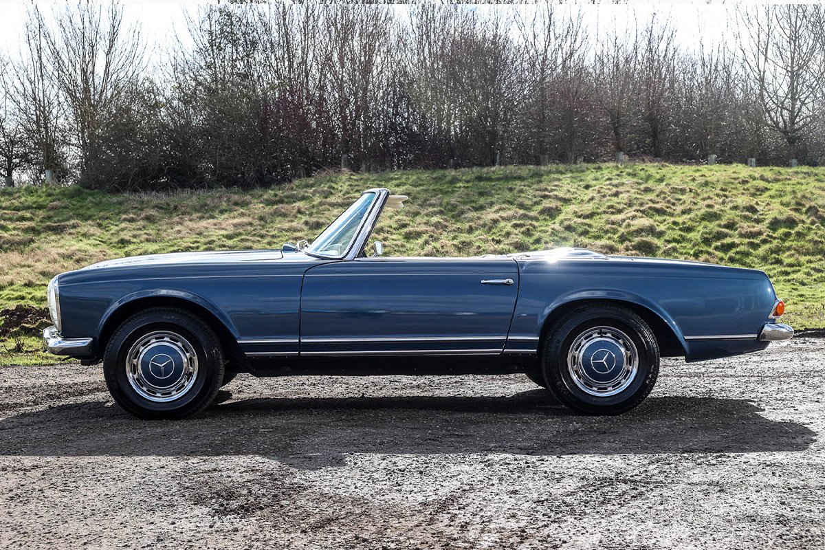 Side profile of 280SL Pagoda in roadster format.