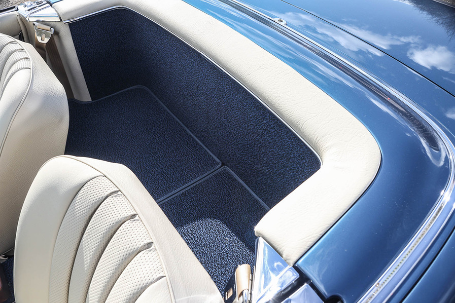 Beautiful Natural Leather finish of the soft top lid.