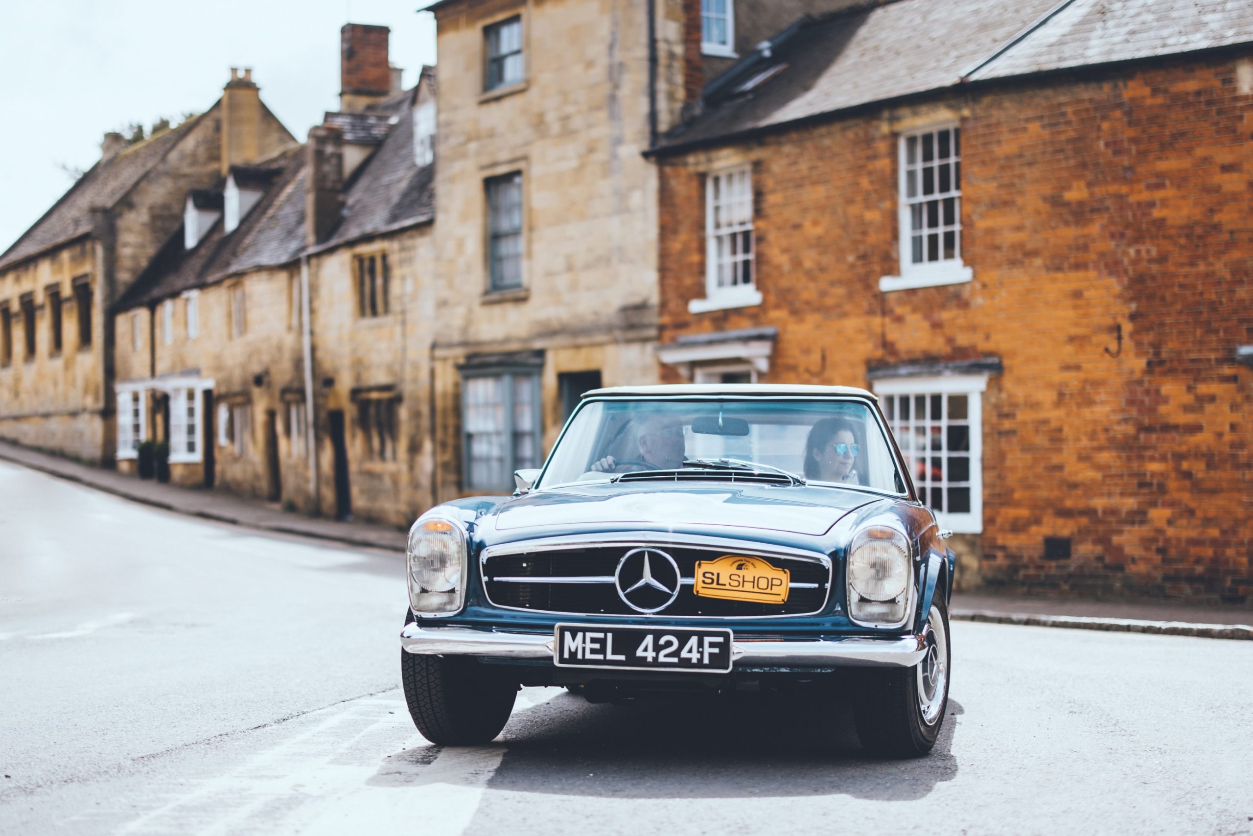 Mercedes 280SL utilising 5-speed manual gearbox.