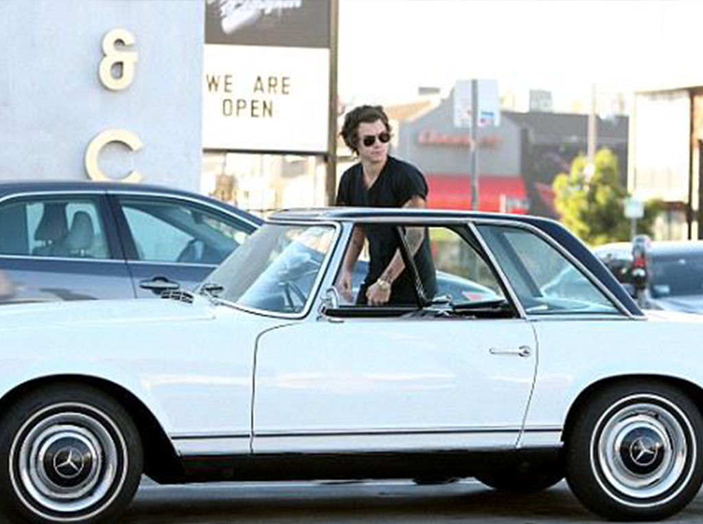 Harry Style spotted with a W113 Pagoda SL