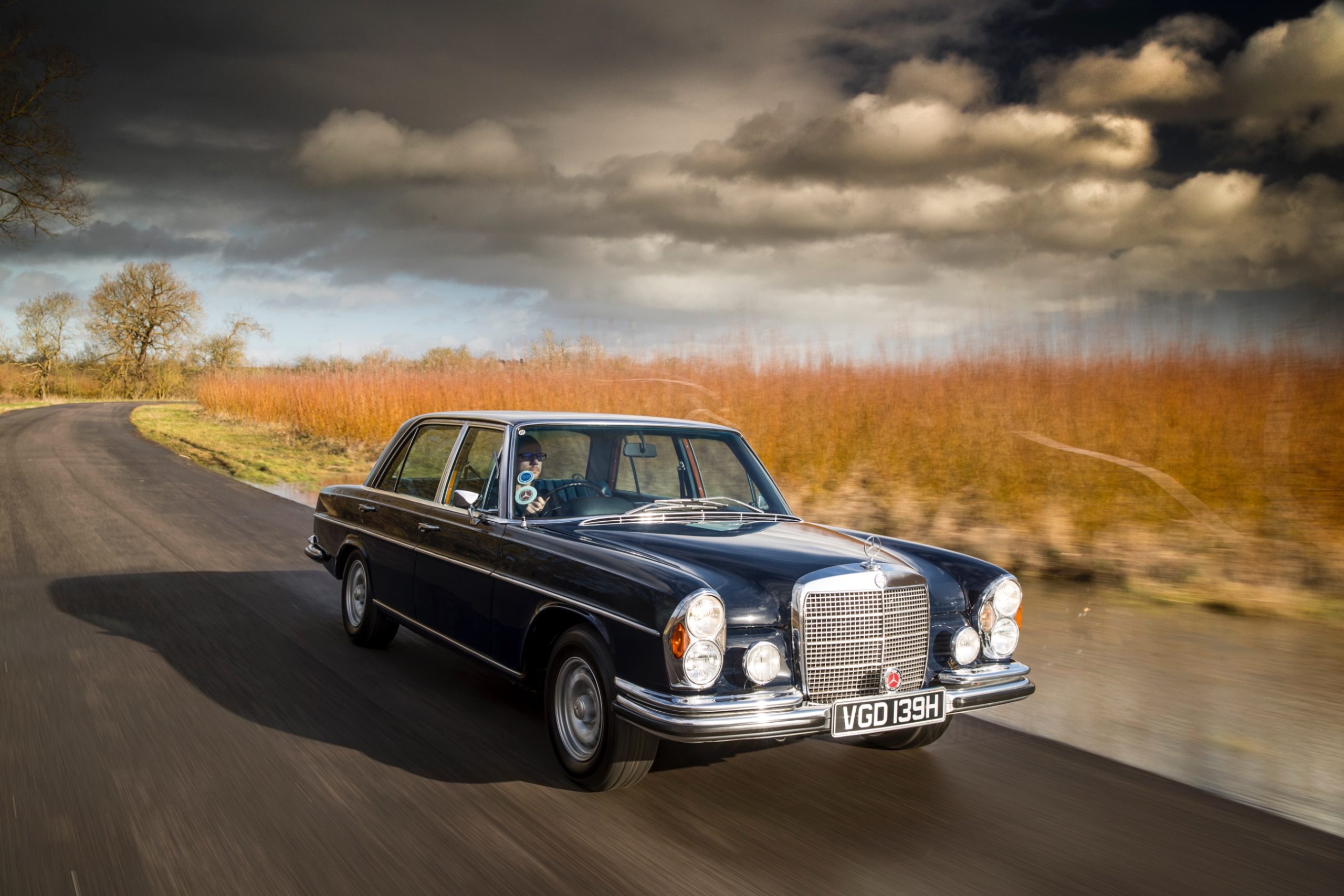 Mercedes R129 SL turning a corner.