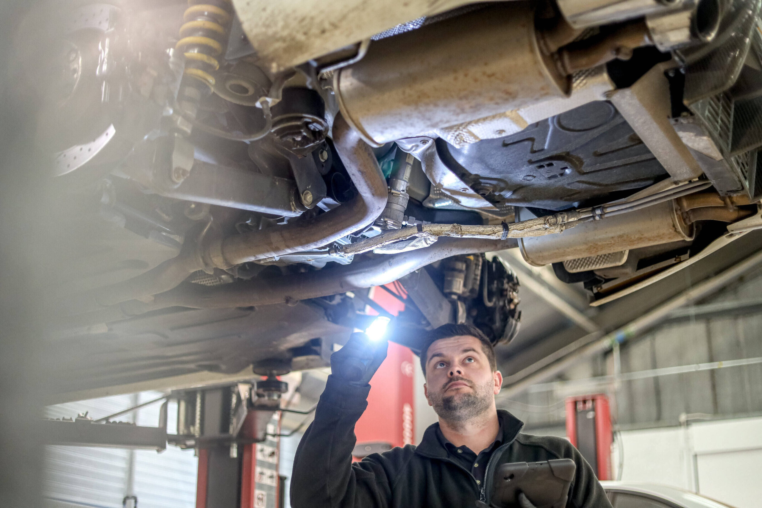 R129 undercarriage inspection.