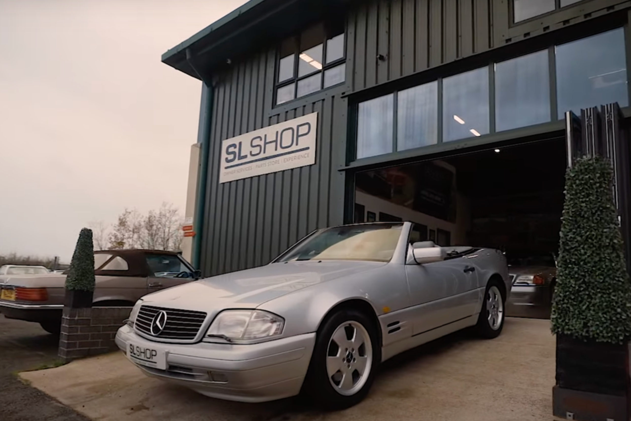 R129 SL parked outside SLSHOP