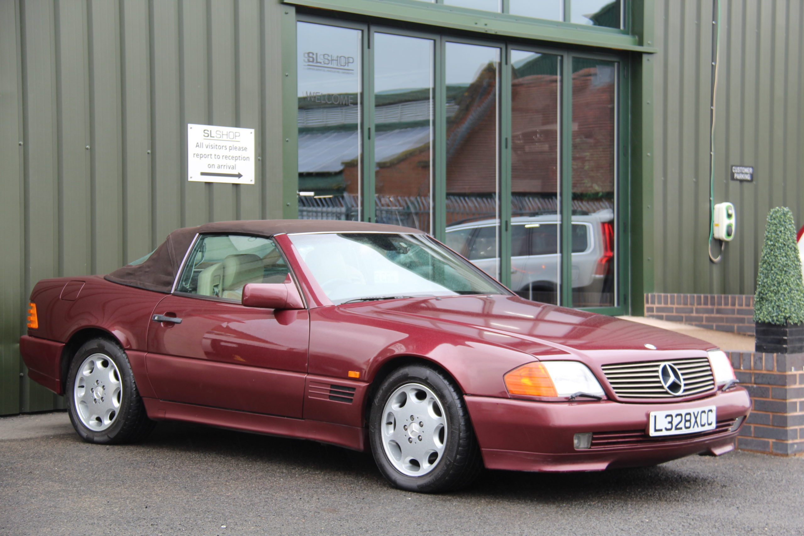 1993 Mercedes-Benz 300 SL 24V R129 in Pajett Red Metallic (587