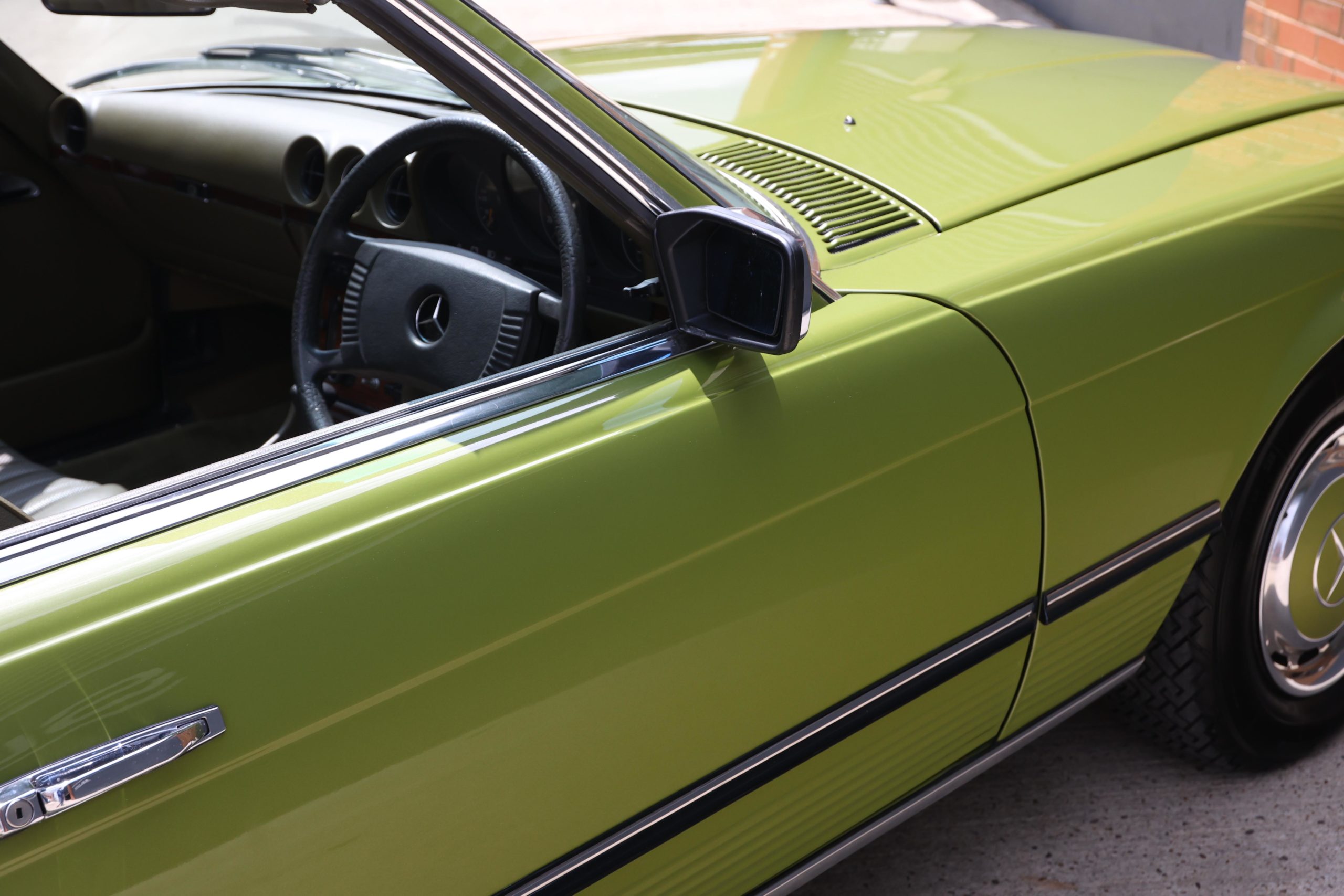 1980 Mercedes Benz R107 350SL Citrus Green (874) with Moss Green