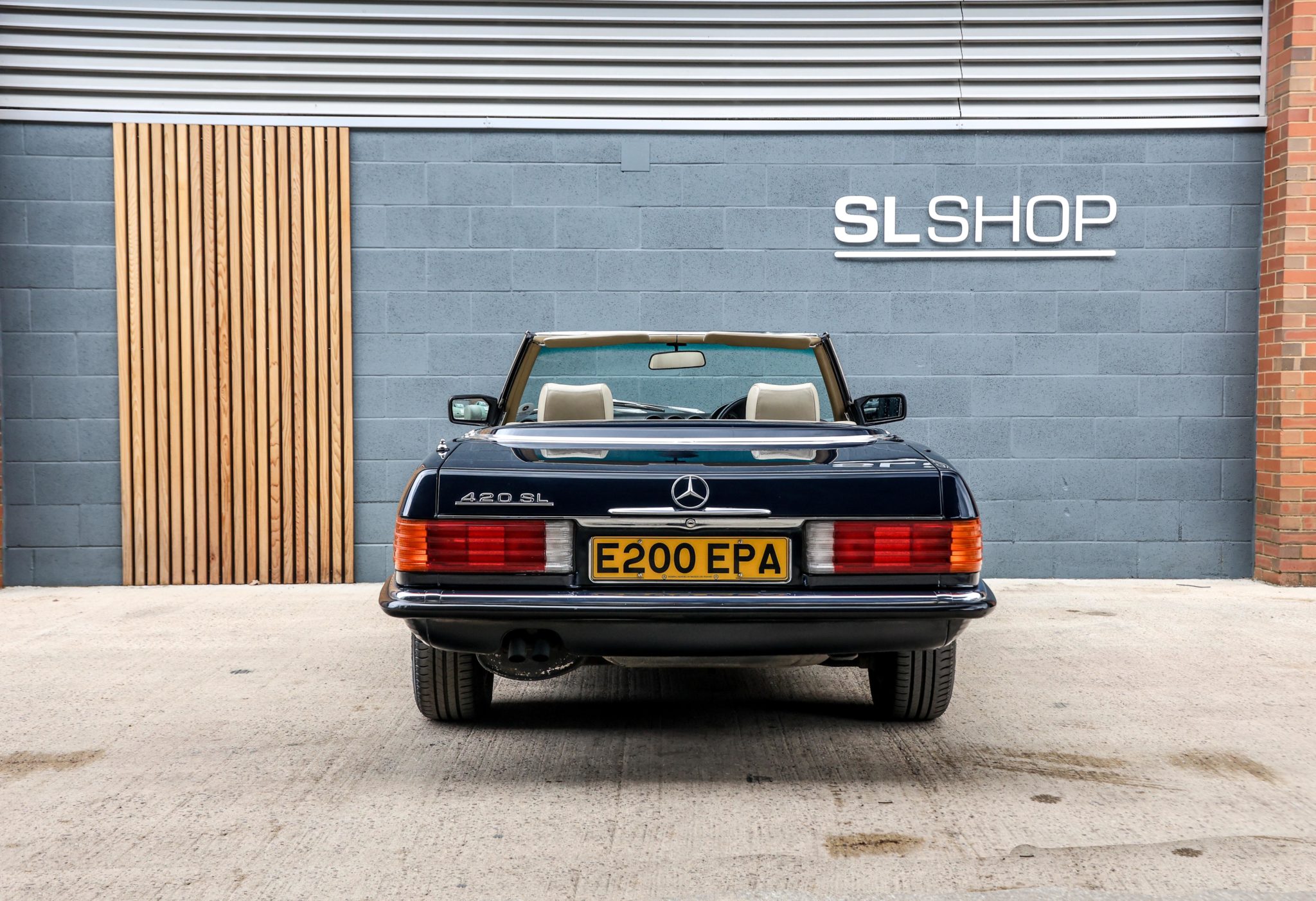1988 Mercedes Benz R107 420SL Midnight Blue (904) with Cream Beige ...