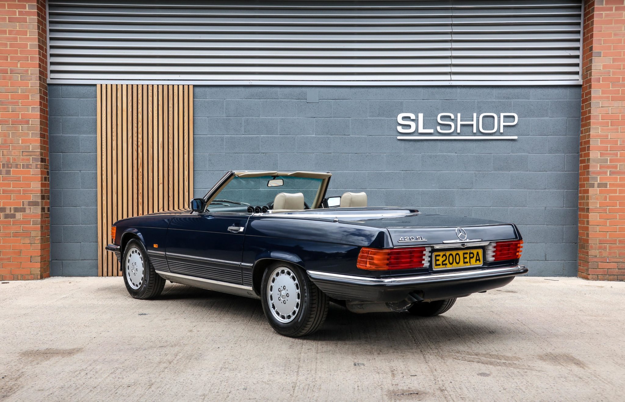 1988 Mercedes Benz R107 420SL Midnight Blue (904) with Cream Beige ...
