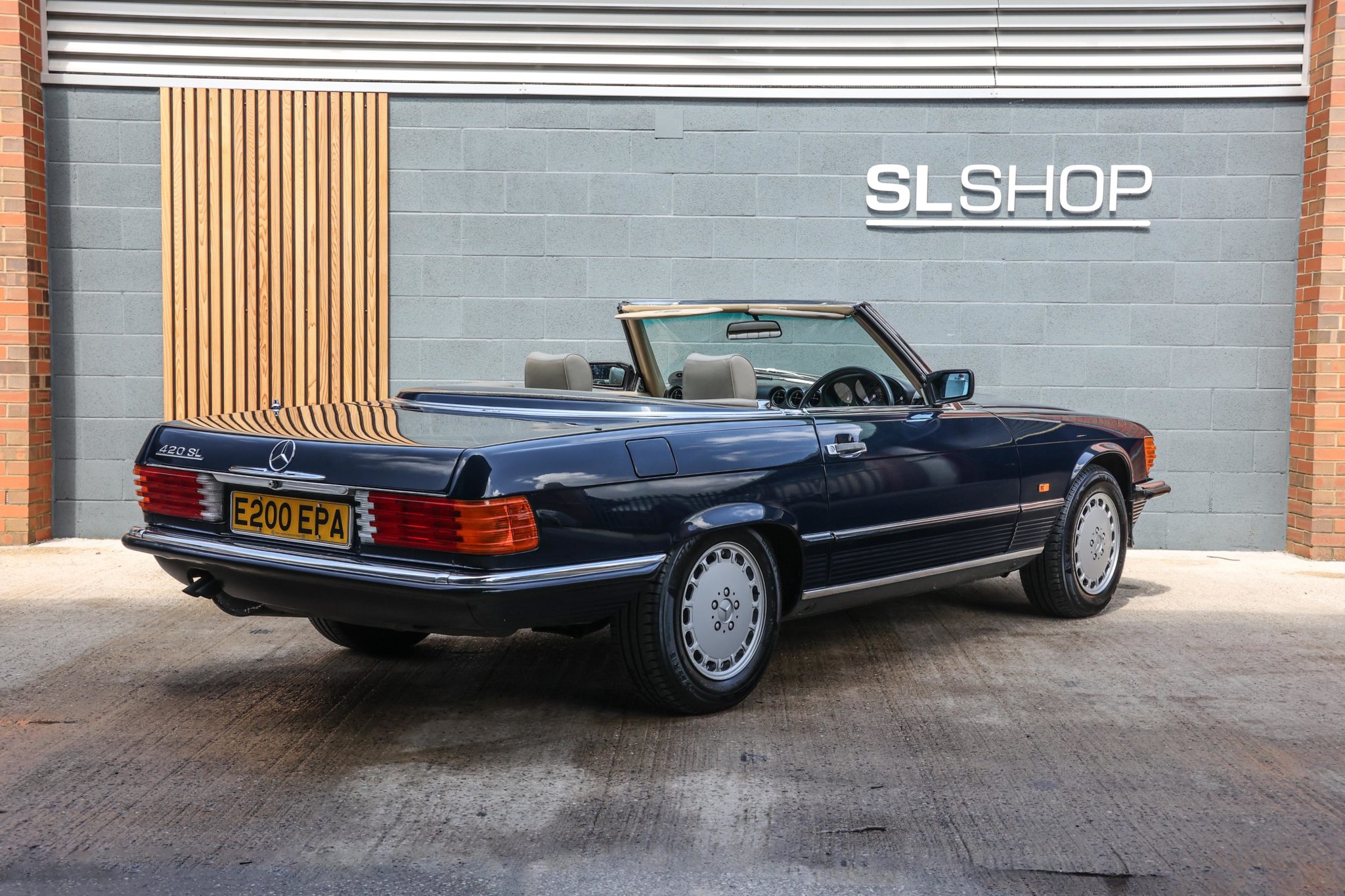 1988 Mercedes Benz R107 420SL Midnight Blue (904) with Cream Beige ...