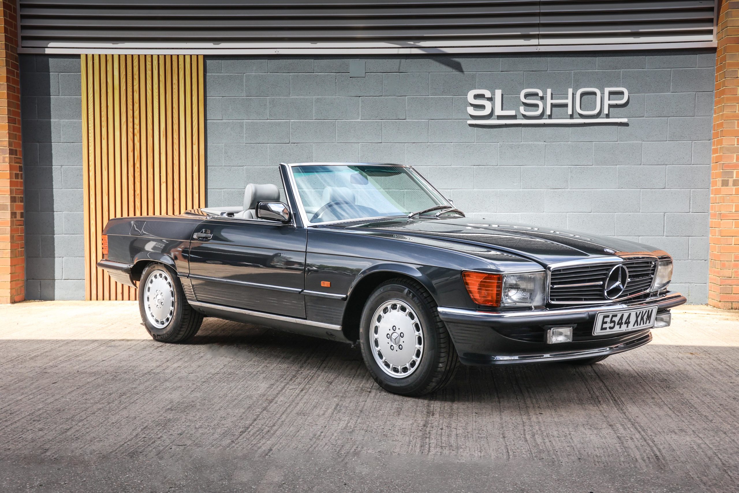 1988 Mercedes Benz R107 420SL Blue Black Metallic (199) with