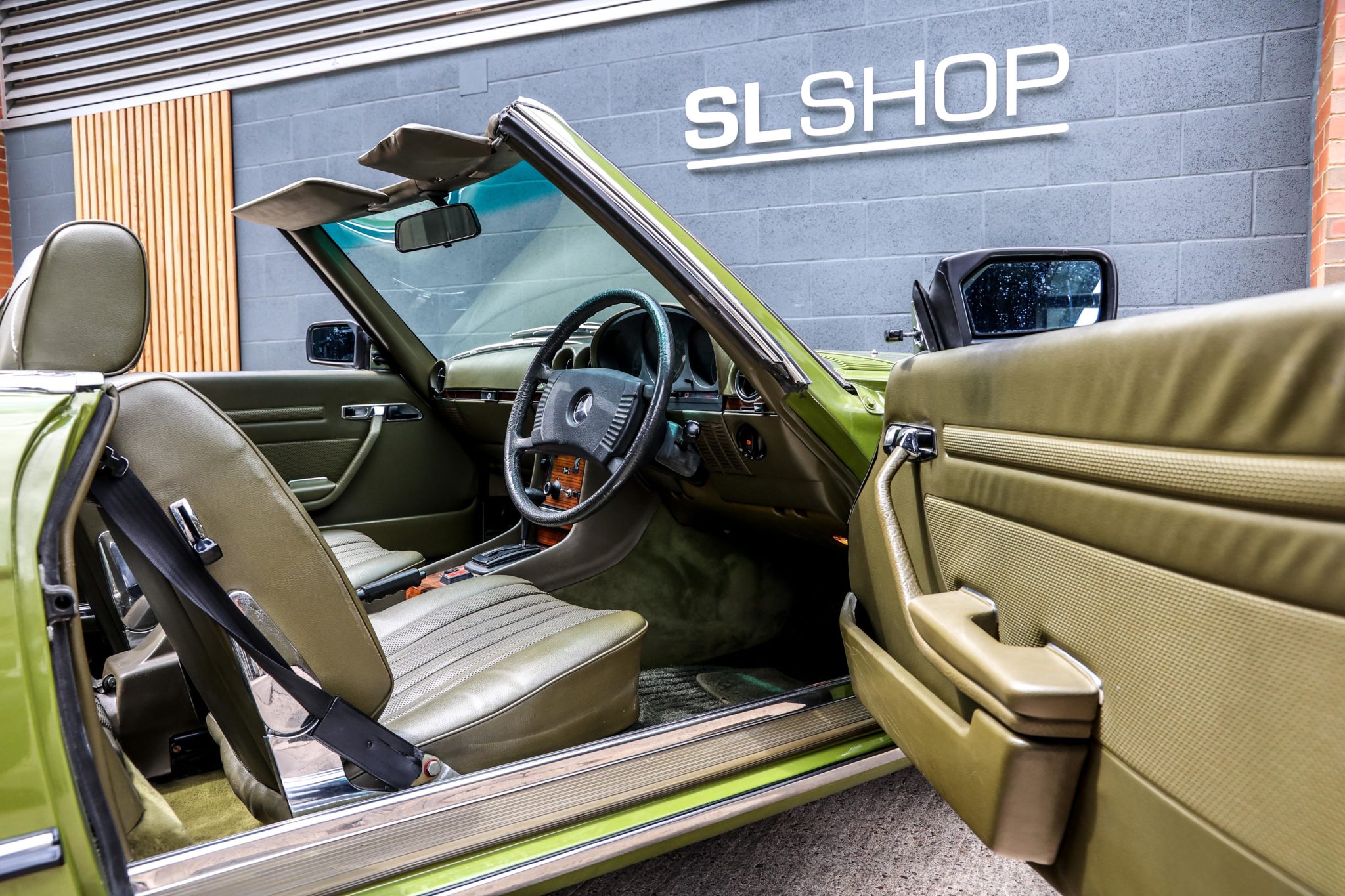 1980 Mercedes Benz R107 350SL Citrus Green (874) with Moss Green