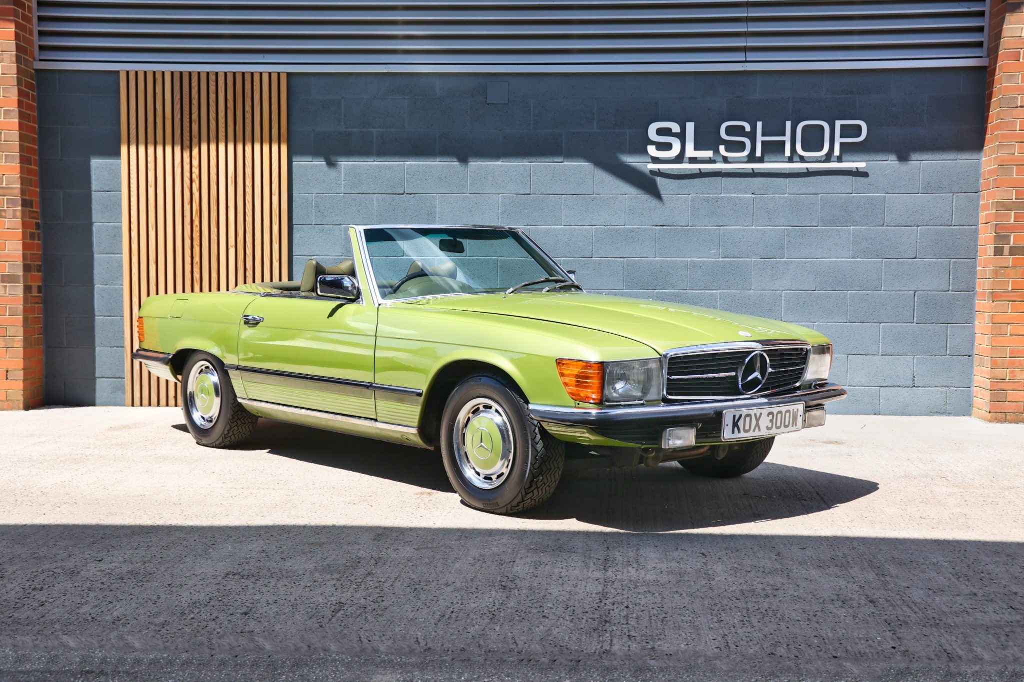 1980 Mercedes Benz R107 350SL Citrus Green (874) with Moss Green