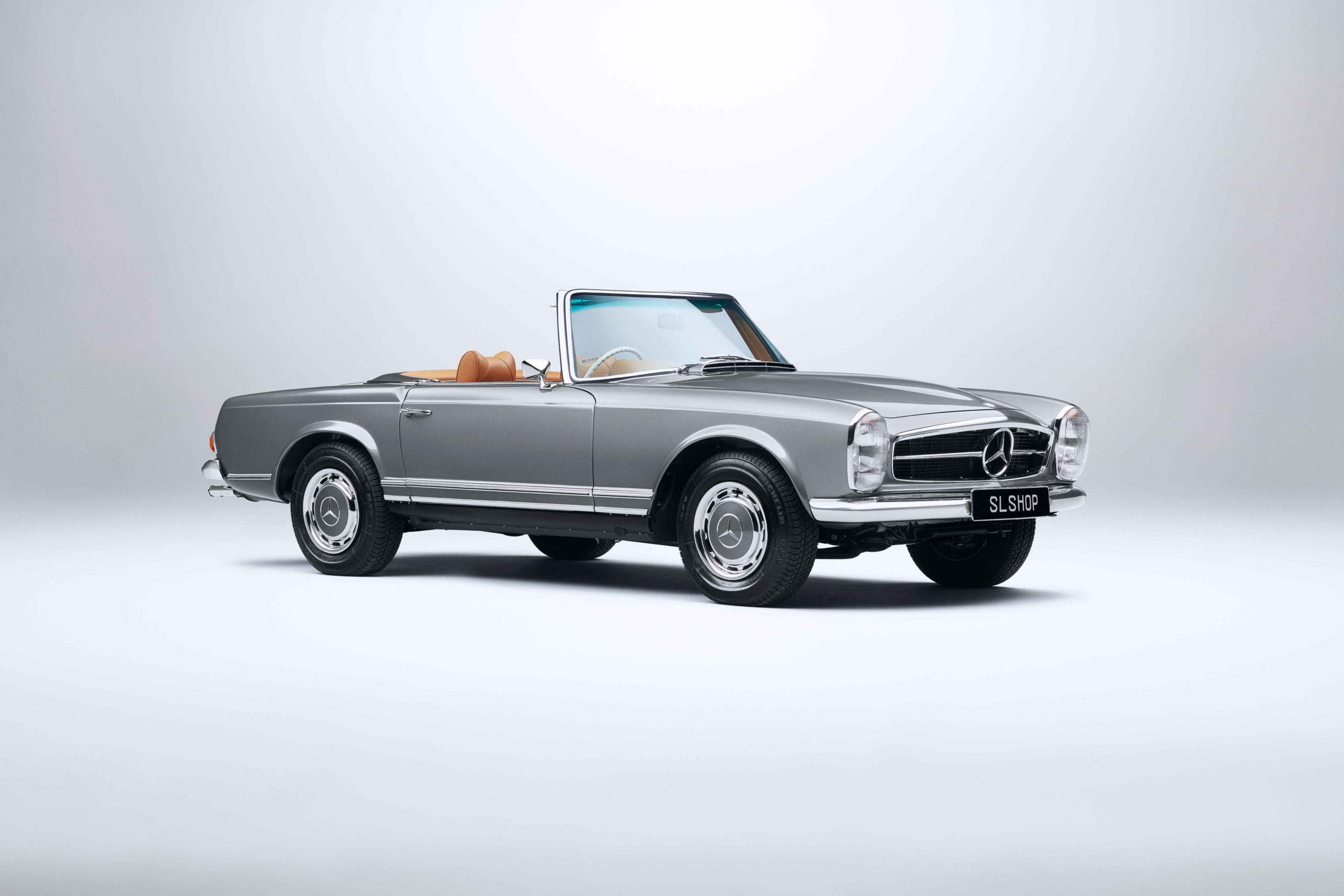 【絶版】メルセデス・ベンツ SL W113 1963-71 ブライアン・ロング著 SLS_280SL_F3Q-scaled.jpg