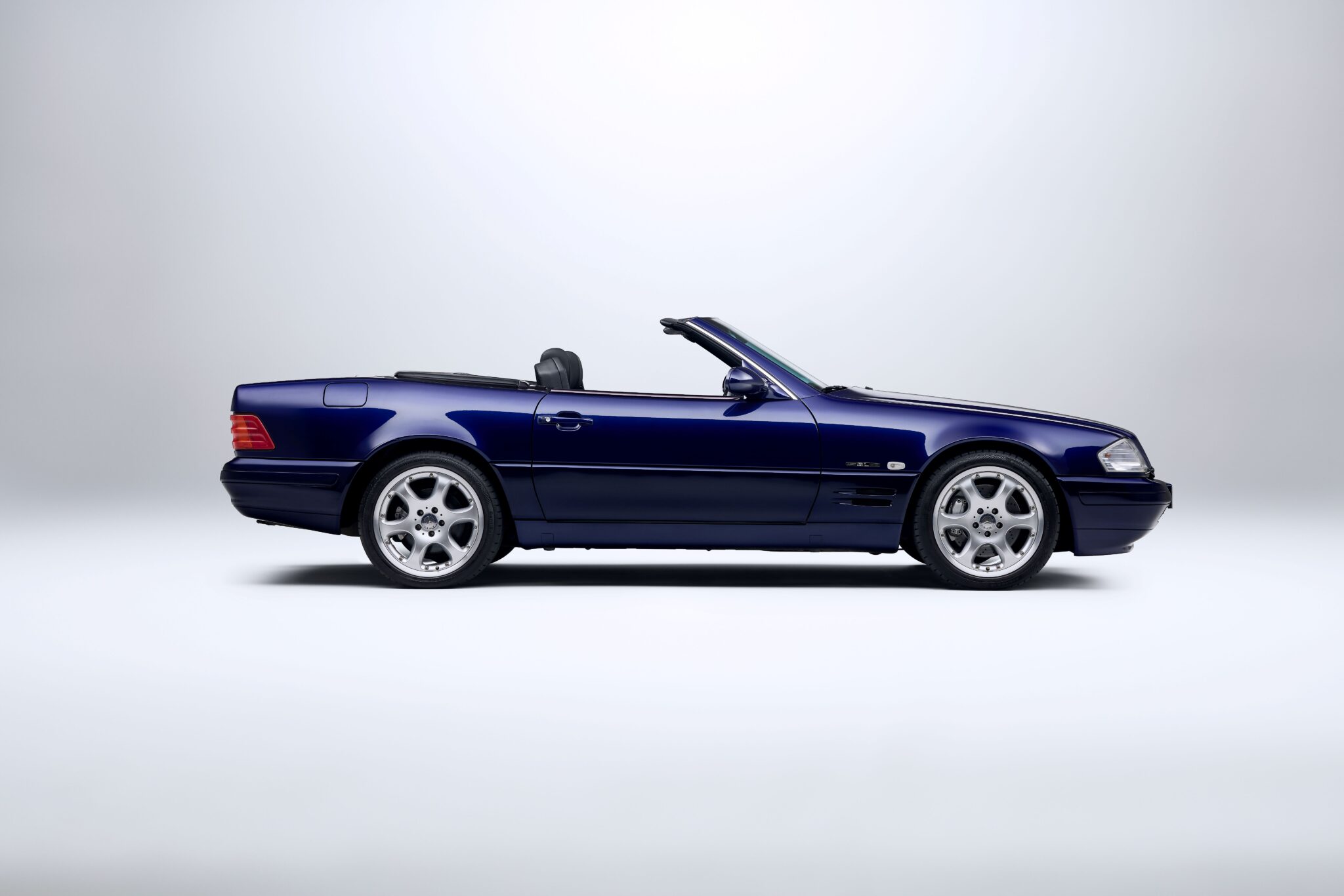 2000 Mercedes Benz R129 320SL...